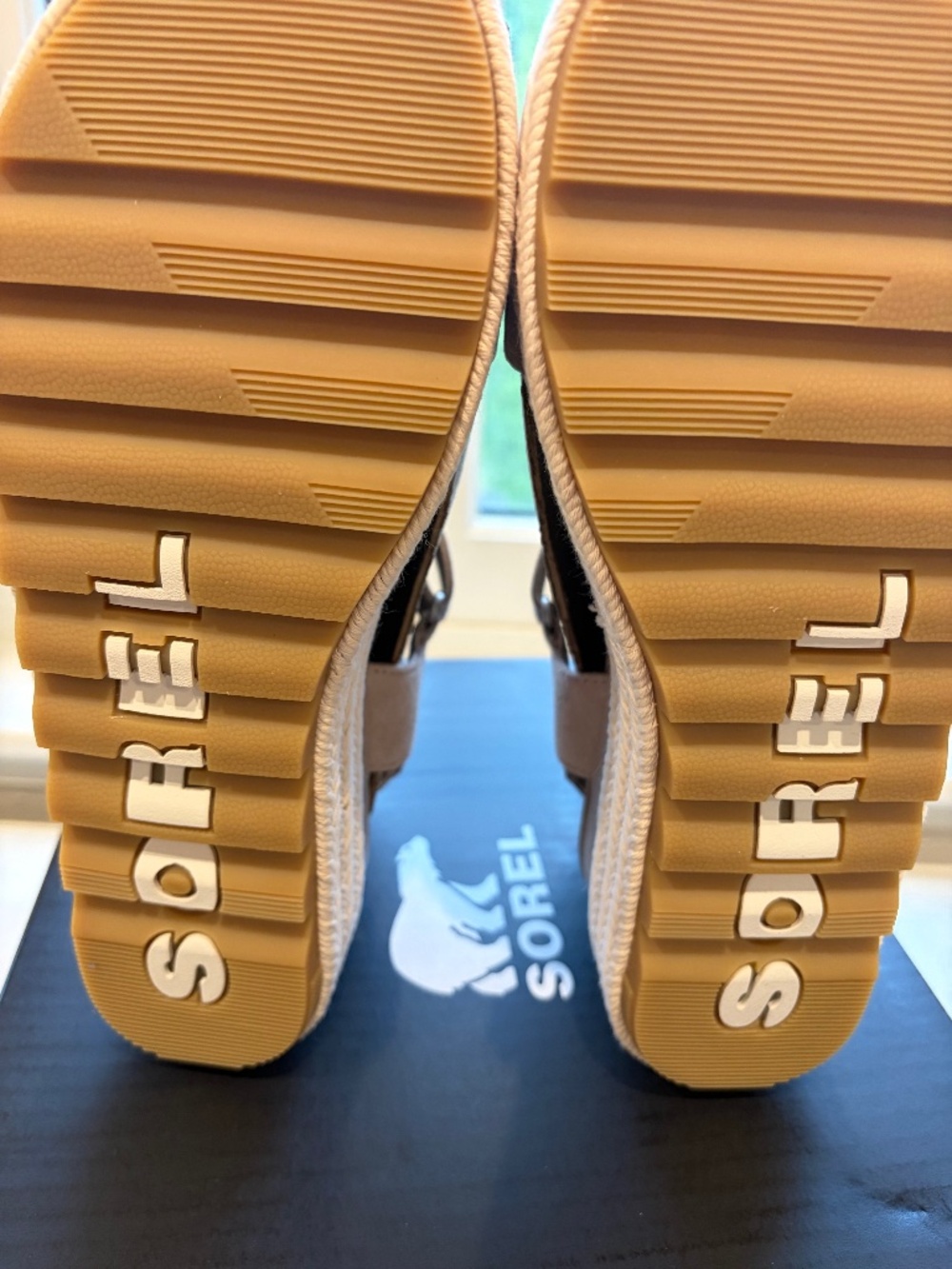 NEW IN BOX!!! Sorel Cameron Flatforn Sandal - Picture 2 of 3